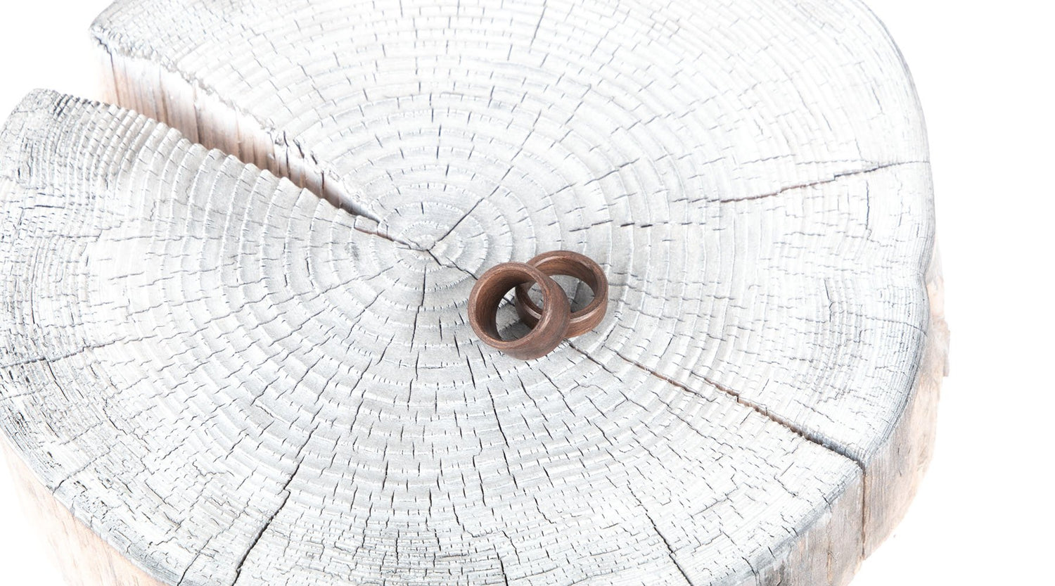 Holzringe Dom Ring Nussbaum Paar nachhaltig handgefertigt Woodcircle Holzschmuck 9960